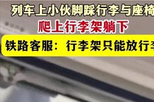 ?带娃的小学生！库里今日携二女儿Ryan一同到场